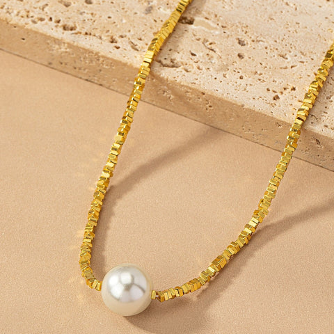 Cube beaded choker with pearl