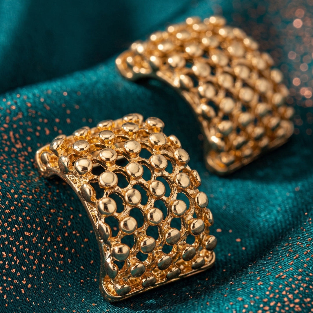 Open-weave Post