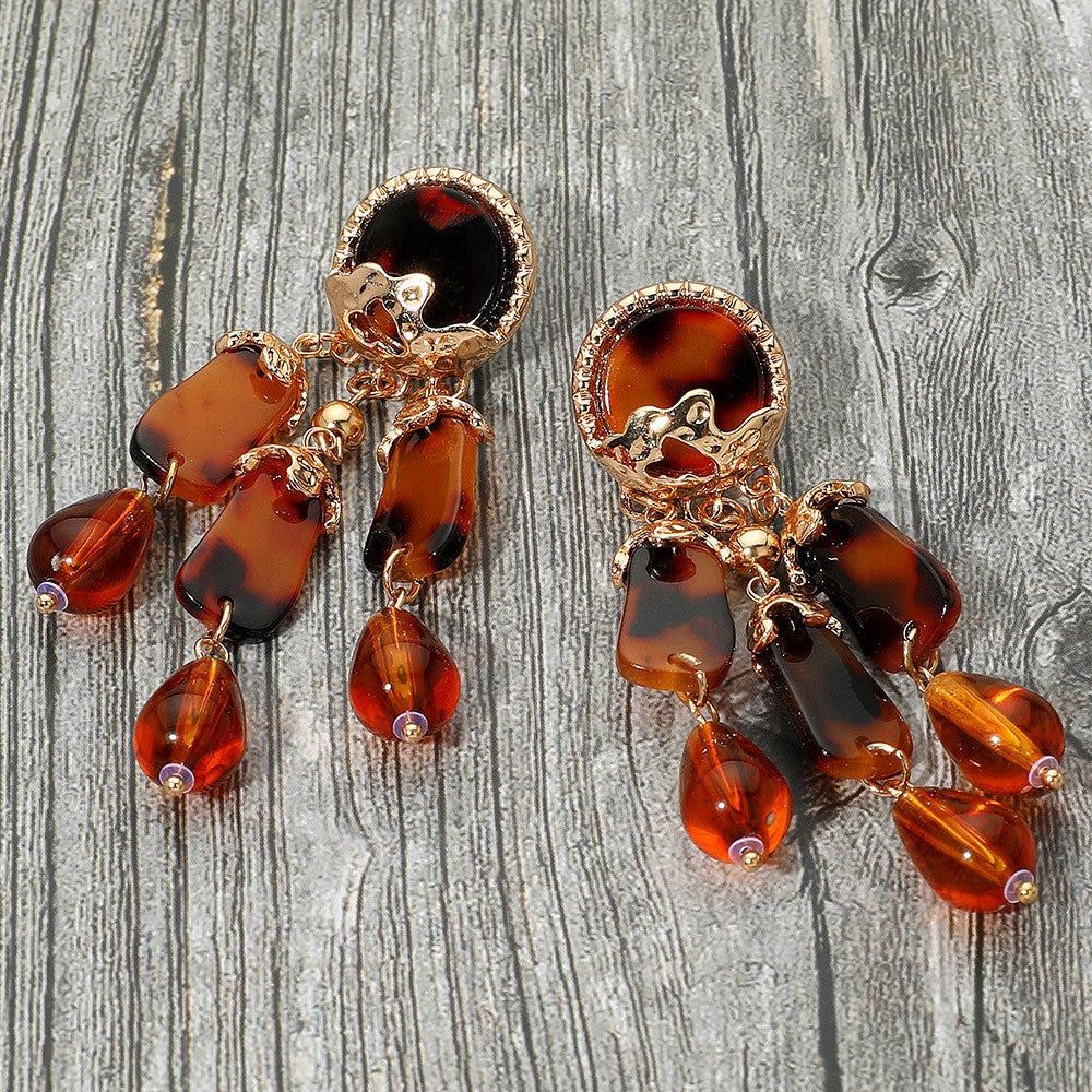 LINDA DANGLES