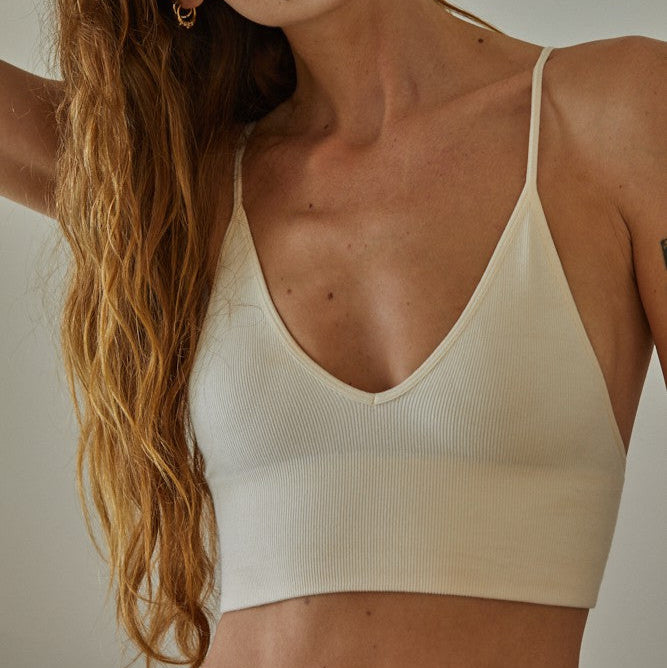 Seamless Ribbed Triangle Brami