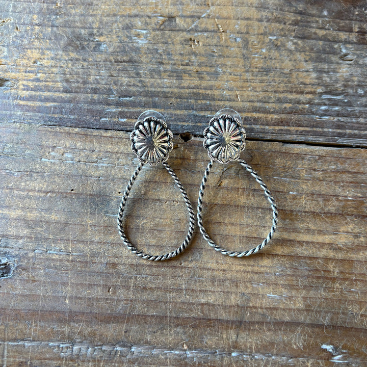 Western Twisted Textured Hoop Conch