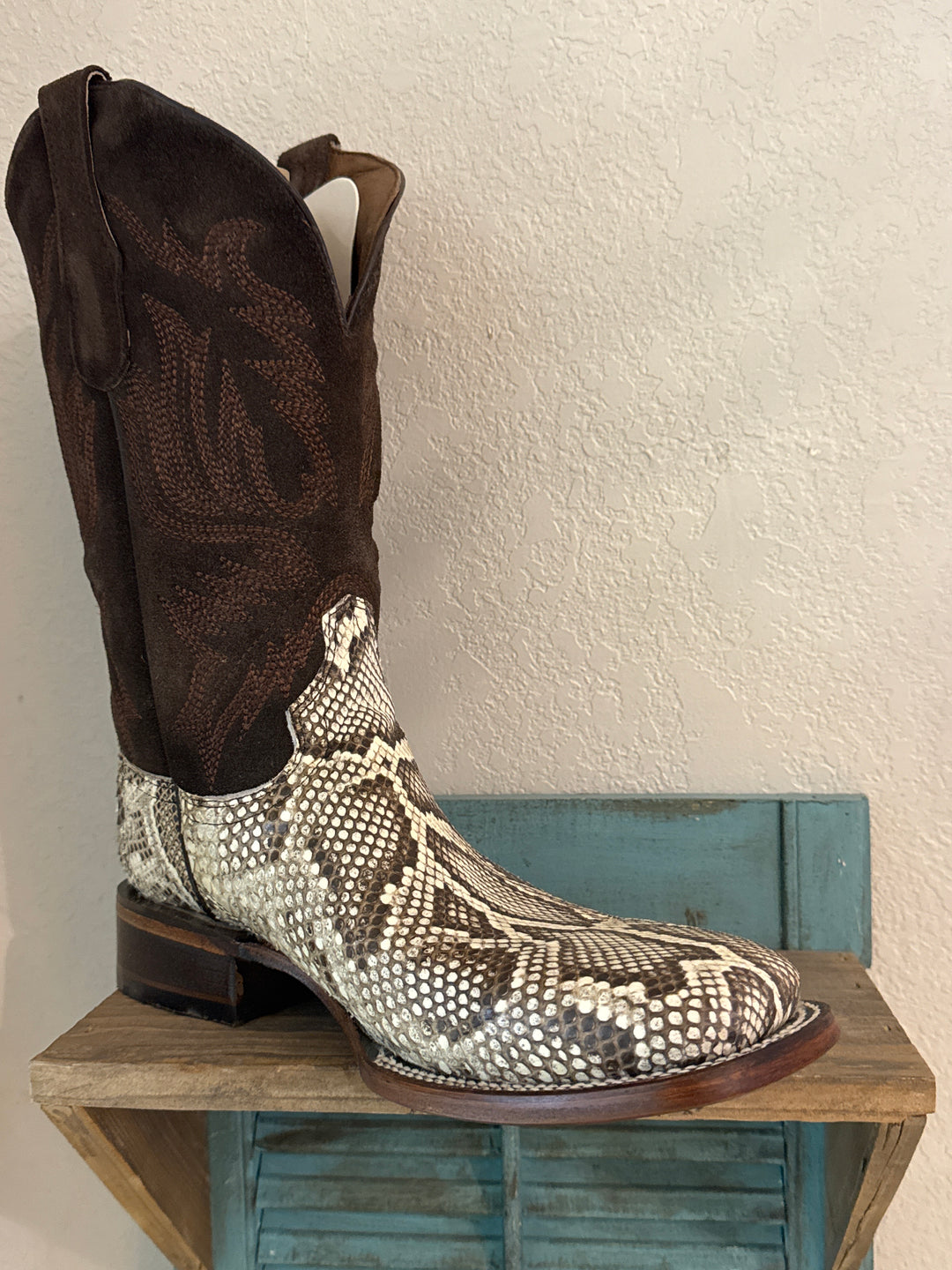 Men's Circle G L8111 White Python Embroidery Wide Stich boot