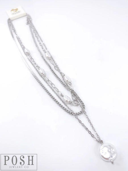 9PN129 TRIPLE CHAIN NECKLACE