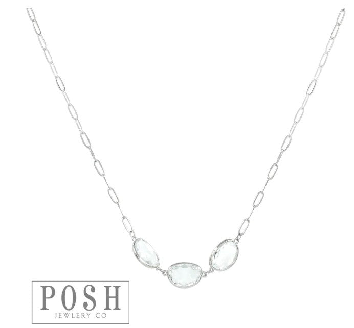 9PN127 Chain necklace with 3 clear center stones