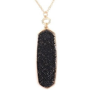 GLITZY PENDANT LONG NECKLACEo